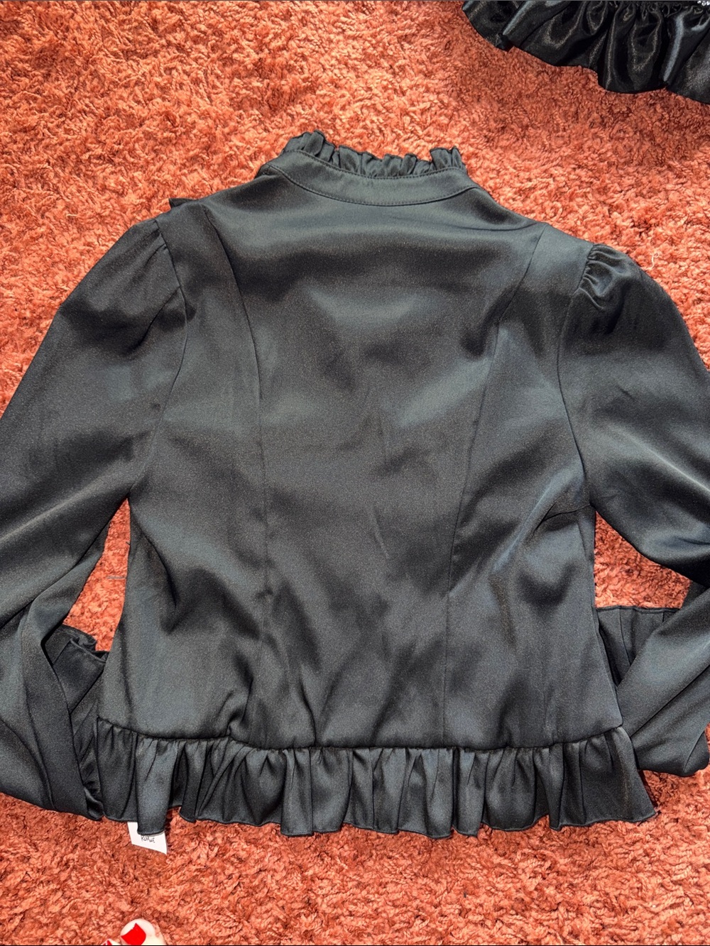 ROMWE Black Ruffle-Trim Button Front Blouse - Picture 4 of 4
